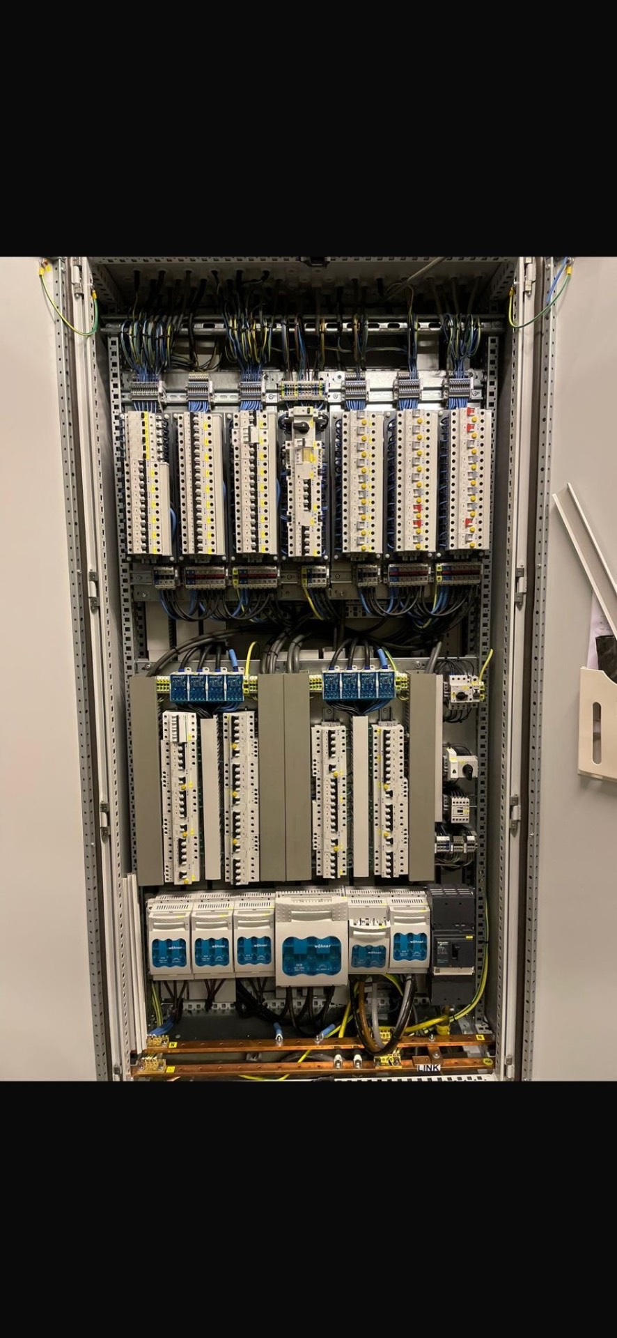 Volledig bekabeld verdeelbord met automaten en differentieelschakelaars
